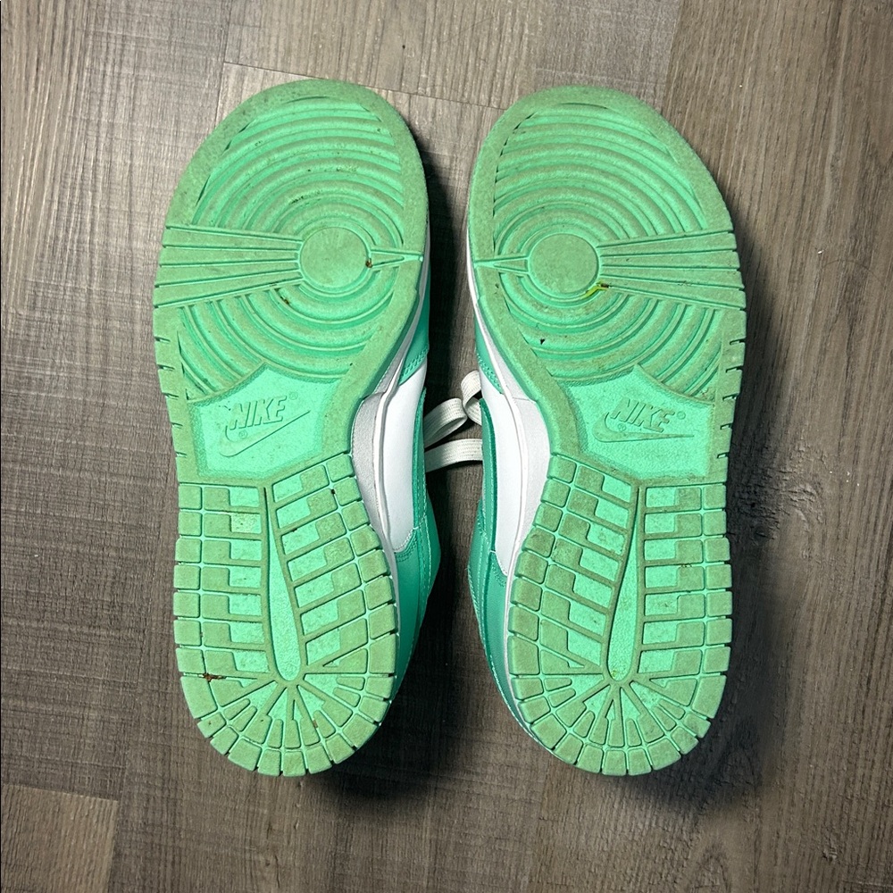 Nike Dunk Low Green Glow - Picture 3 of 6